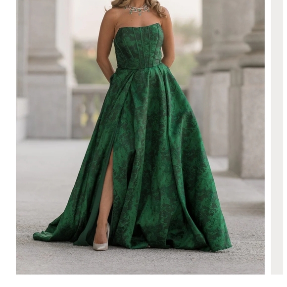 JessaKae Dresses & Skirts - JessaKae Strapless (Wicked Inspired) Green Rayne Gown From The Oz Collection.